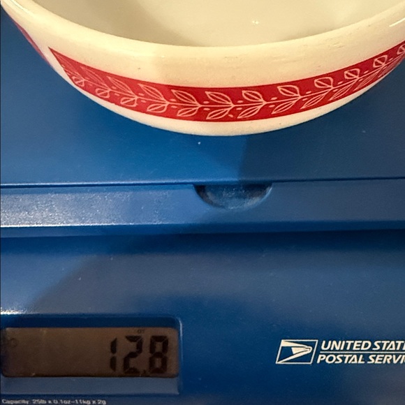 Vintage Pyrex bowl with Autumn Bands Red or Laurel Leaf pattern by Corning 5.5" - Picture 11 of 11